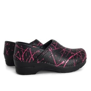 Sanita Women Clogs Shoes Black Pink Paint Splatter